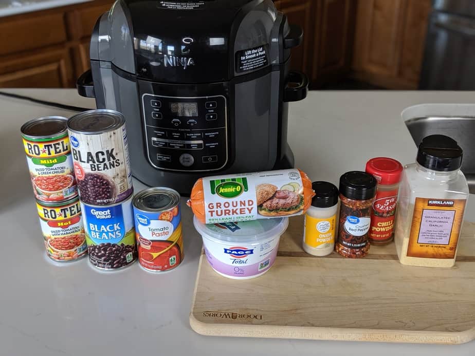 Chili and cornbread casserole ingredients