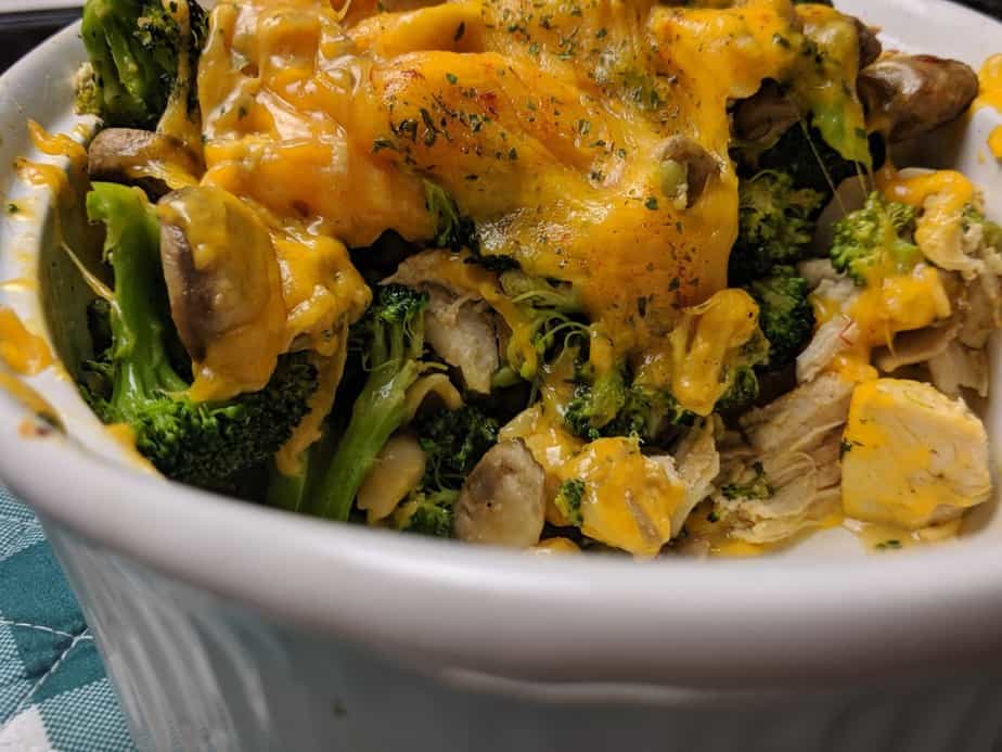 Broccoli mac and cheese with chicken