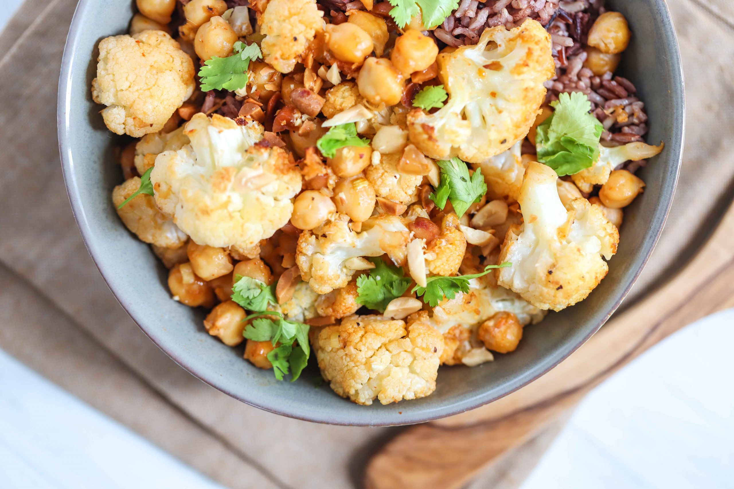 Spicy Cauliflower and Chickpea Rice Bowl - Smiley's Points